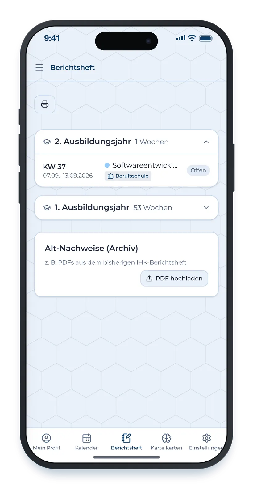 Das Berichtsheft auf dem Handy: die Ausbildungsjahre mit der Zahl offener Wochen, dazu die Ablage für die bisherigen IHK-Nachweise.